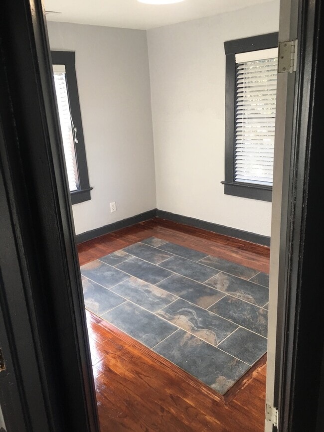 Building Photo - 207 N Albany Ave