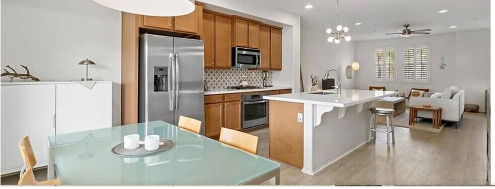 Building Photo - 40884 Lacroix Ave