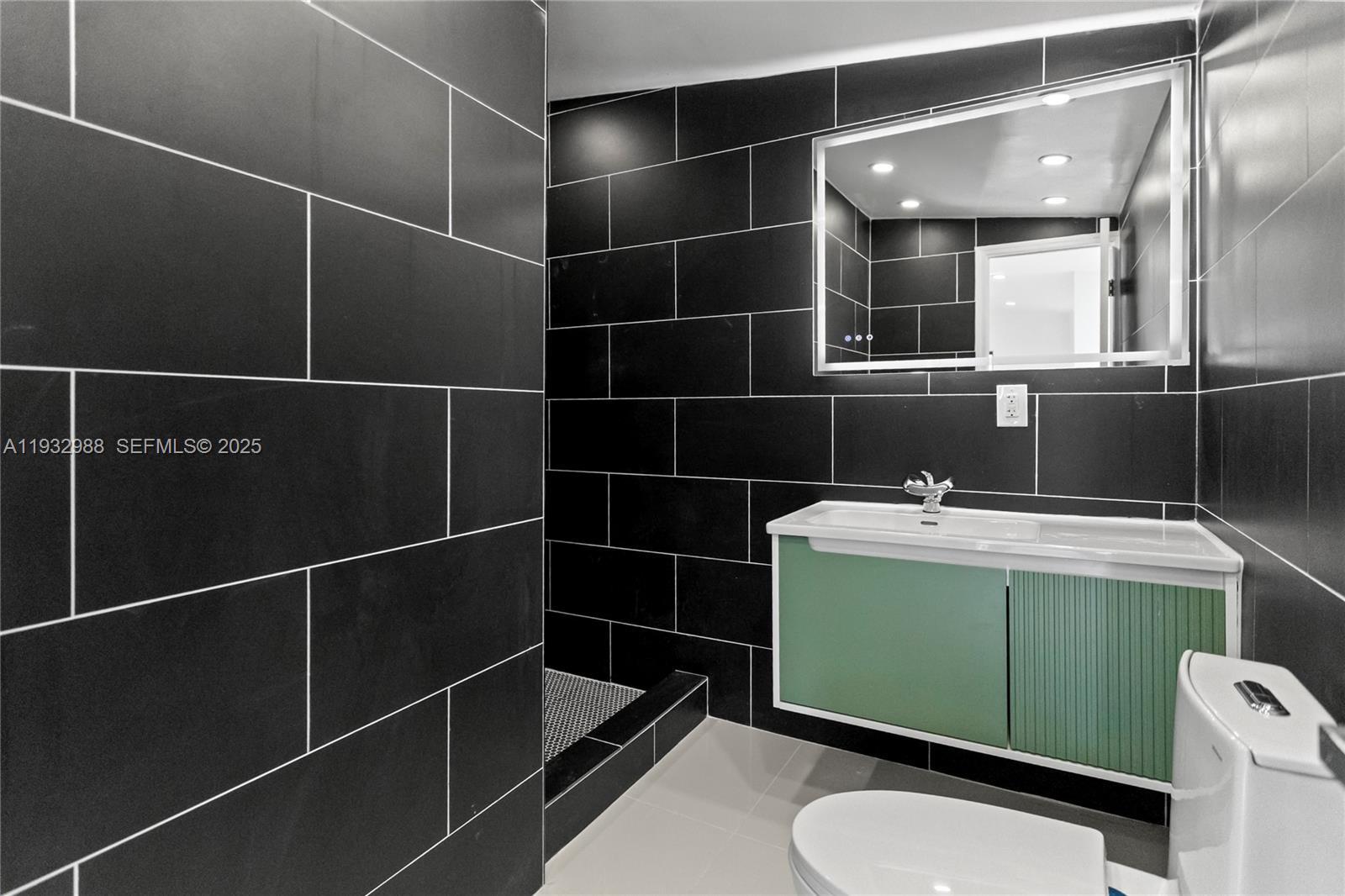 Building Photo - 1640 NE 183rd St