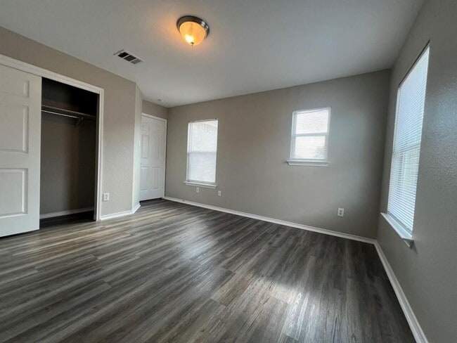 Building Photo - 13120 Dearbonne Dr