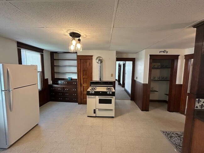 Building Photo - 31 Chrome St