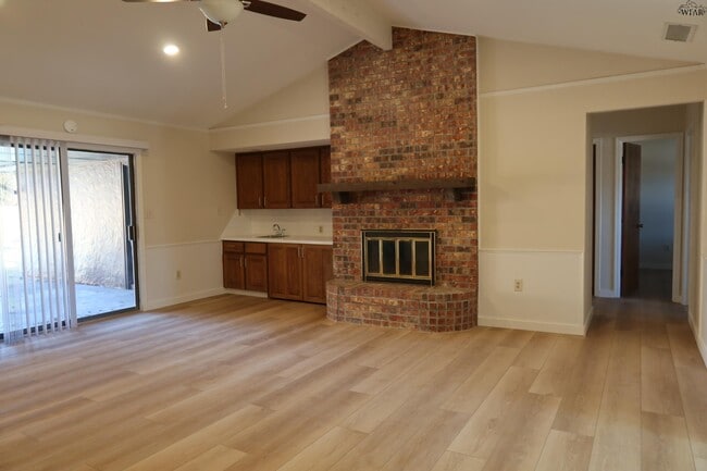 Building Photo - 4819 Royal Oak St