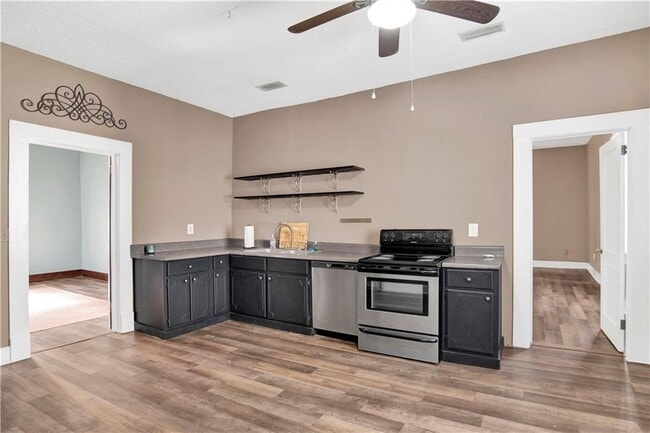 Building Photo - 112 Espejo St