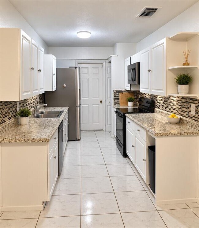 Building Photo - 773 E Birchwood Cir