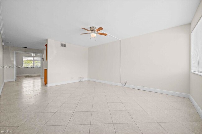 Building Photo - 3 br, 2 bath House - 2175 NE 56th St Apt 110
