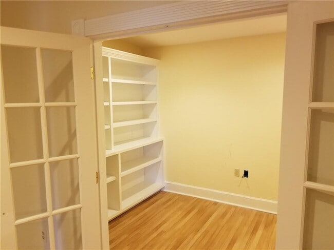 Building Photo - 16 Clearview Ave