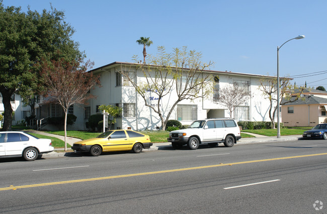 Building Photo - Chevy Chase Manor