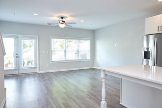 Building Photo - 2890 Regal Park Dr NW