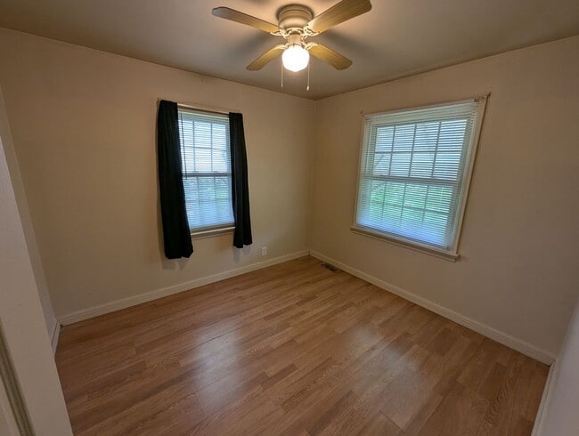 Building Photo - Cute & Cozy on Coburg Lands
