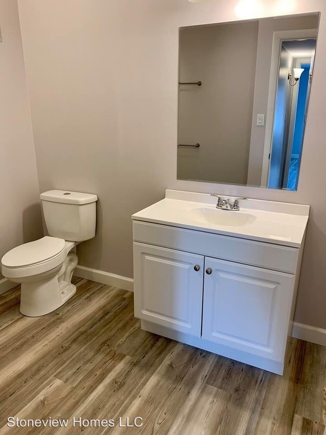 Building Photo - 724 Teasel Dr