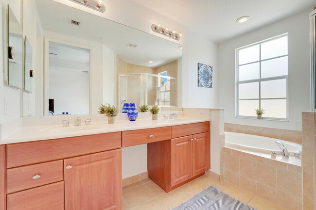 Building Photo - 2568 Gardens Pkwy