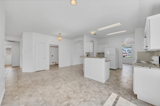 Building Photo - 12210 Woody Hollow Dr