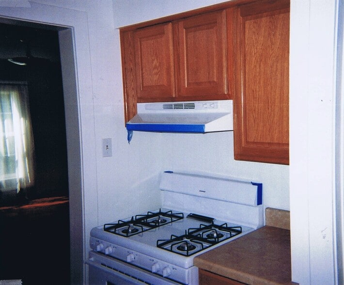 Building Photo - 252 E North Ave