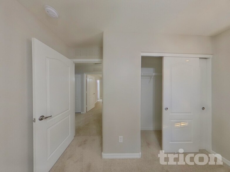 Building Photo - 12922 W Fleetwood Ln