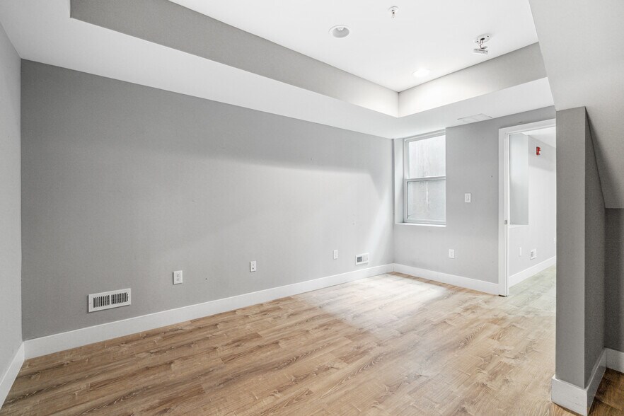 Building Photo - 912 N 16th St