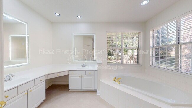 Building Photo - 10061 Vineyard Lake Rd E