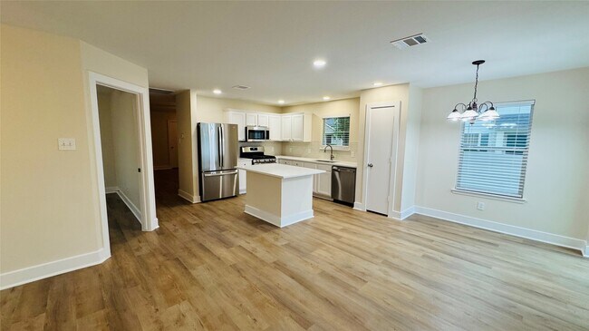 Building Photo - 21090 Alden's Oak