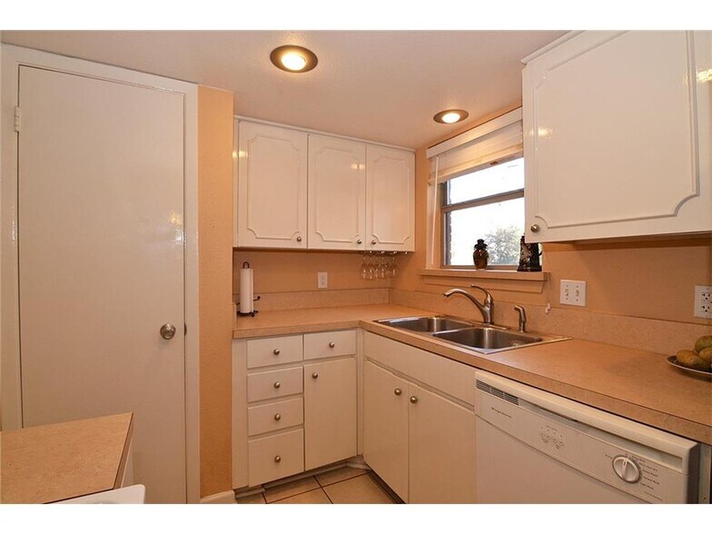 Building Photo - 3218 ridgeway street