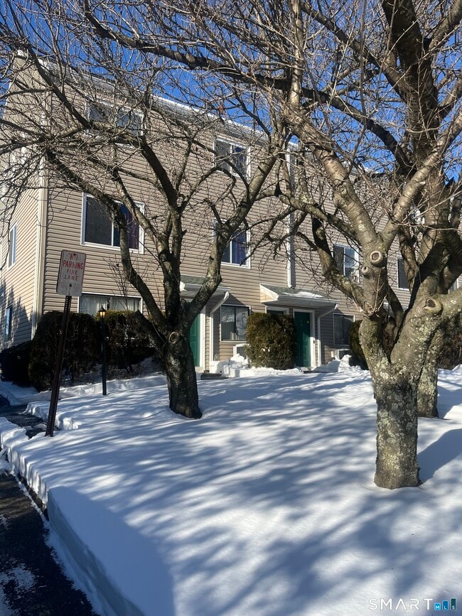 Building Photo - 31 Stuart Ave