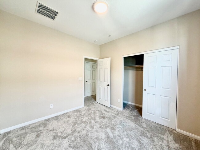 Building Photo - 3 Bedroom Townhome for Rent in Cadence Henderson | Solar Home | Master-Planned Community Near Las...