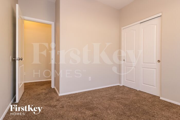 Building Photo - 110 N 118th Ave