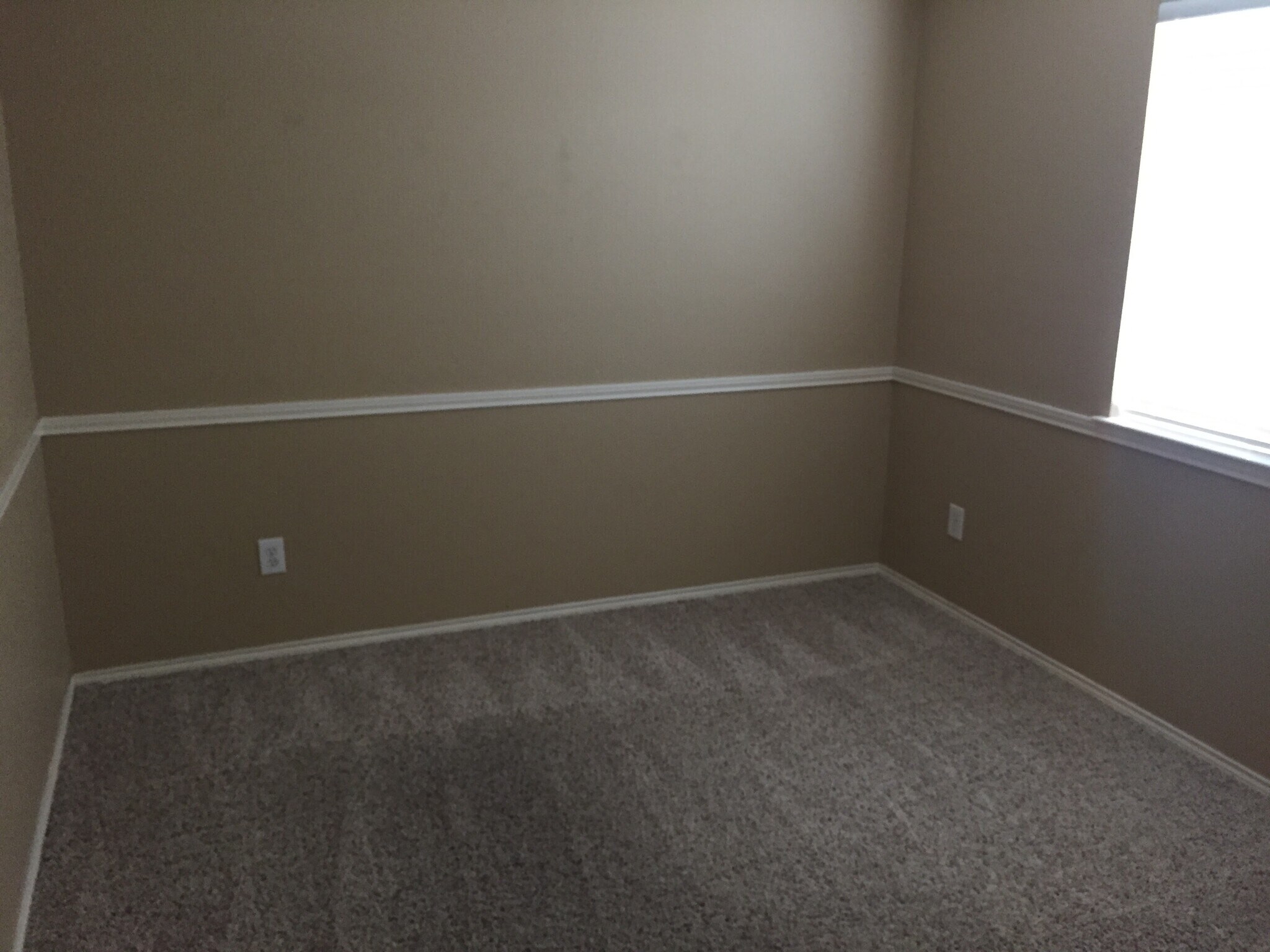 Building Photo - 1000 Warbler Ln