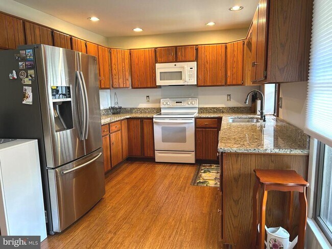 Building Photo - 206 Springhouse Pond