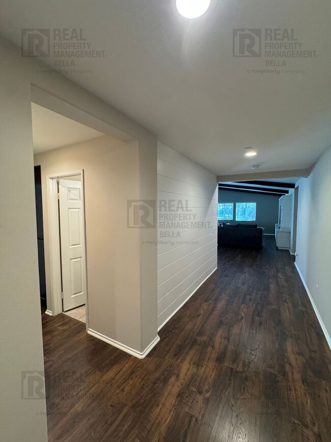 Building Photo - 31372 McKenna Ct