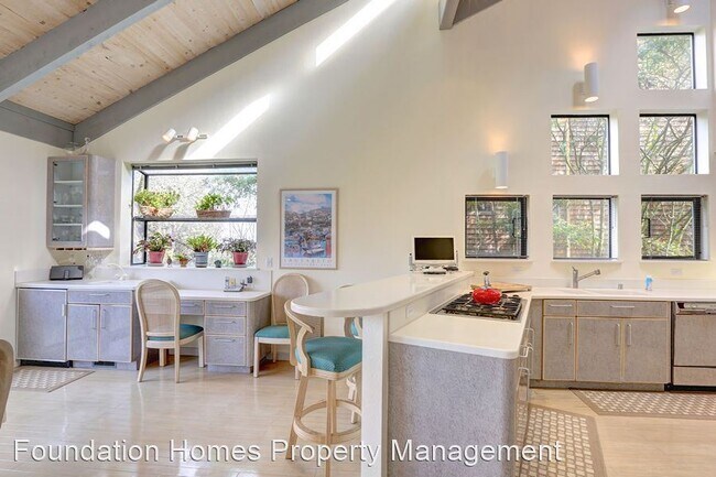 Building Photo - 4 br, 2 bath House - 25 Arana Circle