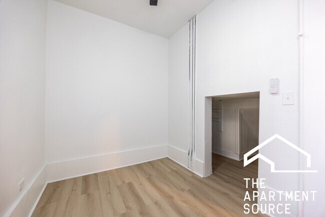 Building Photo - 2301 N Leavitt St