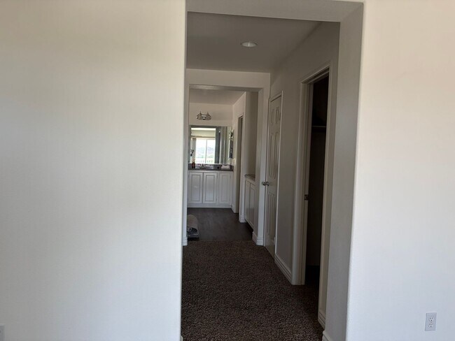 Building Photo - 24903 Sunset Vista Ave