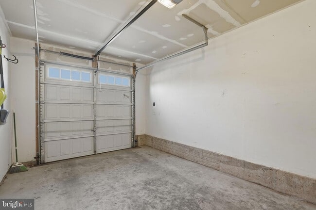 Building Photo - 8923 Quarry Rd