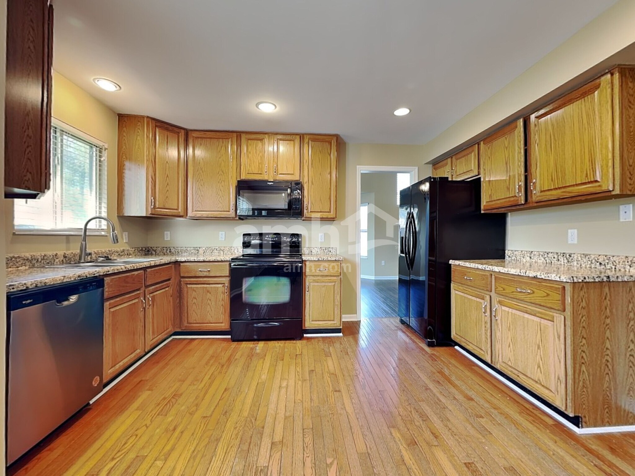 Building Photo - 823 Wingate Dr