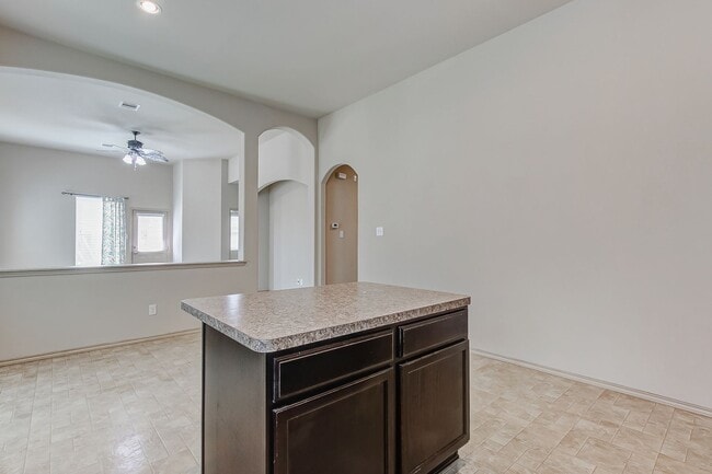 Building Photo - Ready to move in!