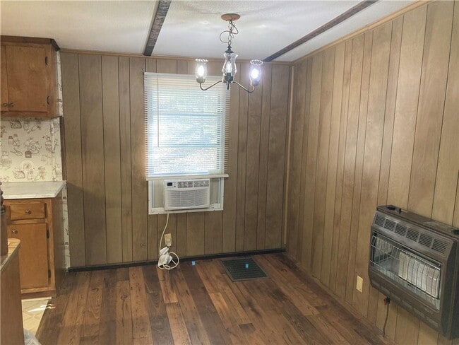 Building Photo - 2 Maple Leaf Dr