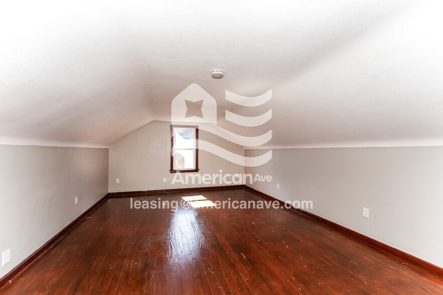 Building Photo - 1509 W 20th St