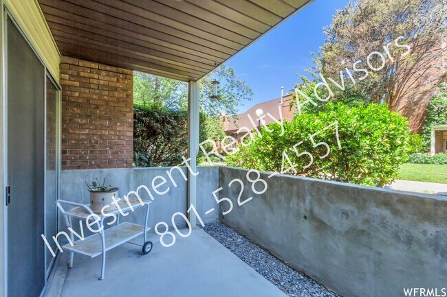 Building Photo - 8136 Cottonwood Hills Cir