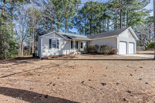 Building Photo - 307 White Pine Ct