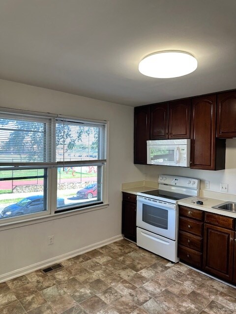 Kitchen - 4106 Washington Blvd