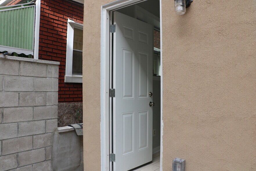 Building Photo - 1708 Mifflin St