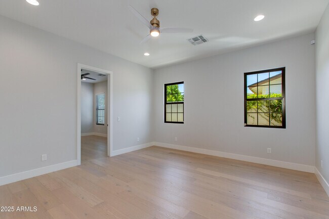 Building Photo - 3802 E Highland Ave