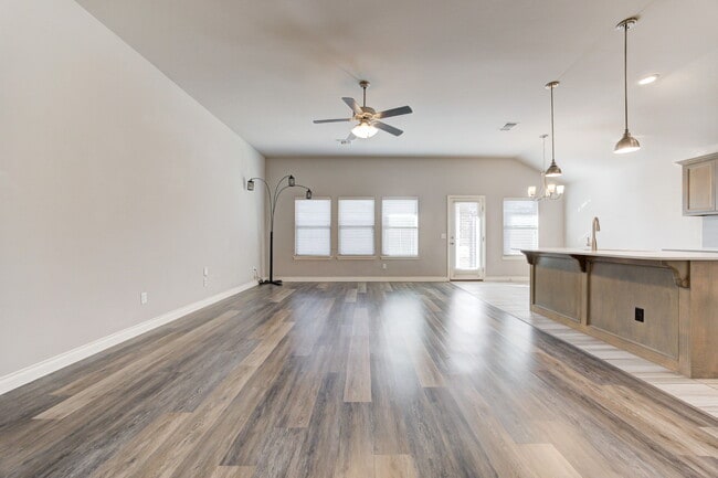 Building Photo - 806 Barbaroot Dr