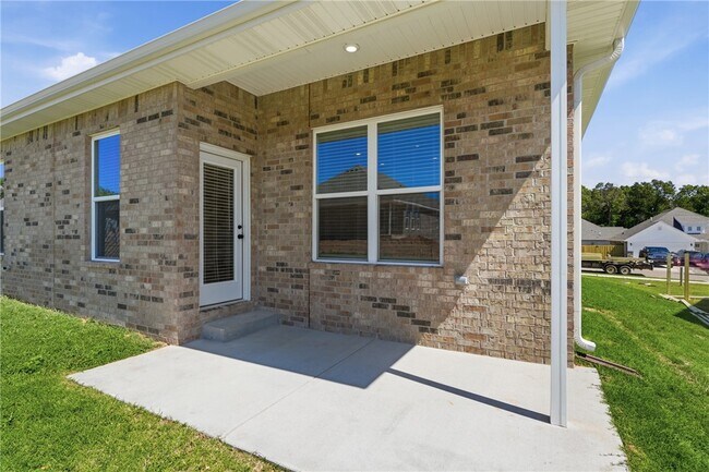 Building Photo - 5071 Vista Ave