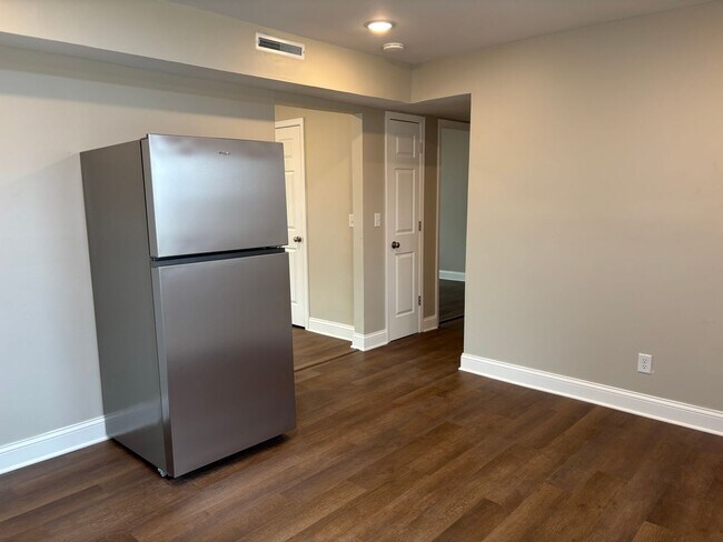 Building Photo - Beautifully Remodeled 3 Bed 1 Bath House