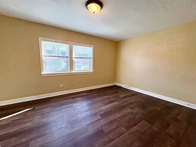 Building Photo - 3 Bedroom 1 Bathroom in Harrisburg!