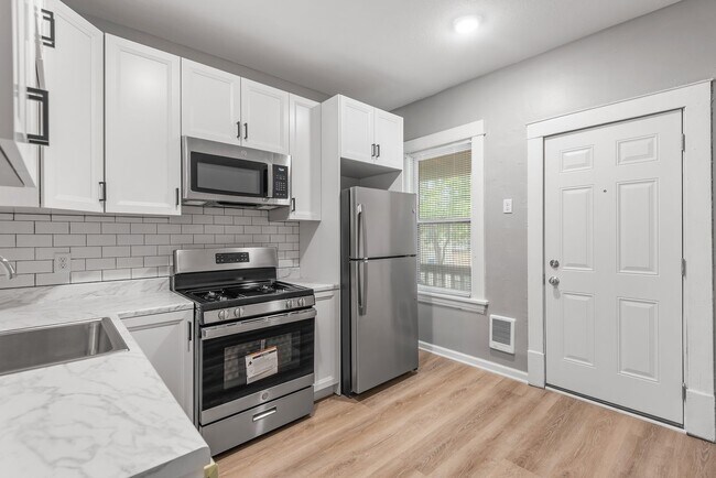 Building Photo - 211 Grotto St N