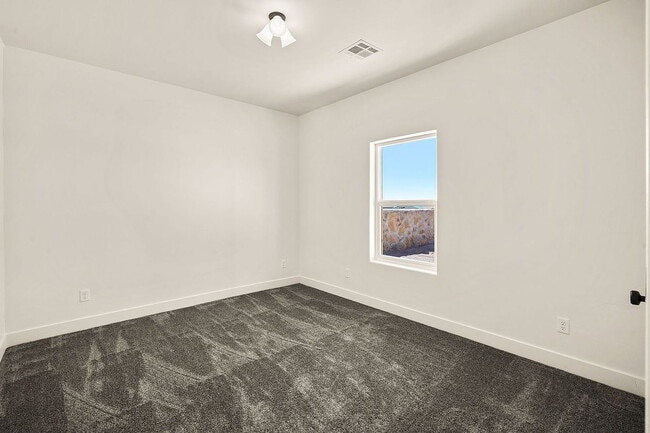 Building Photo - Single Family Home