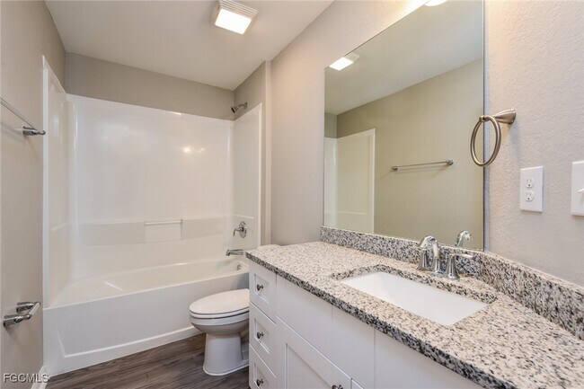 Building Photo - 1415 NW 37th Ave