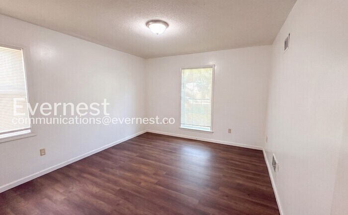 Building Photo - 3409 Clearbrook St