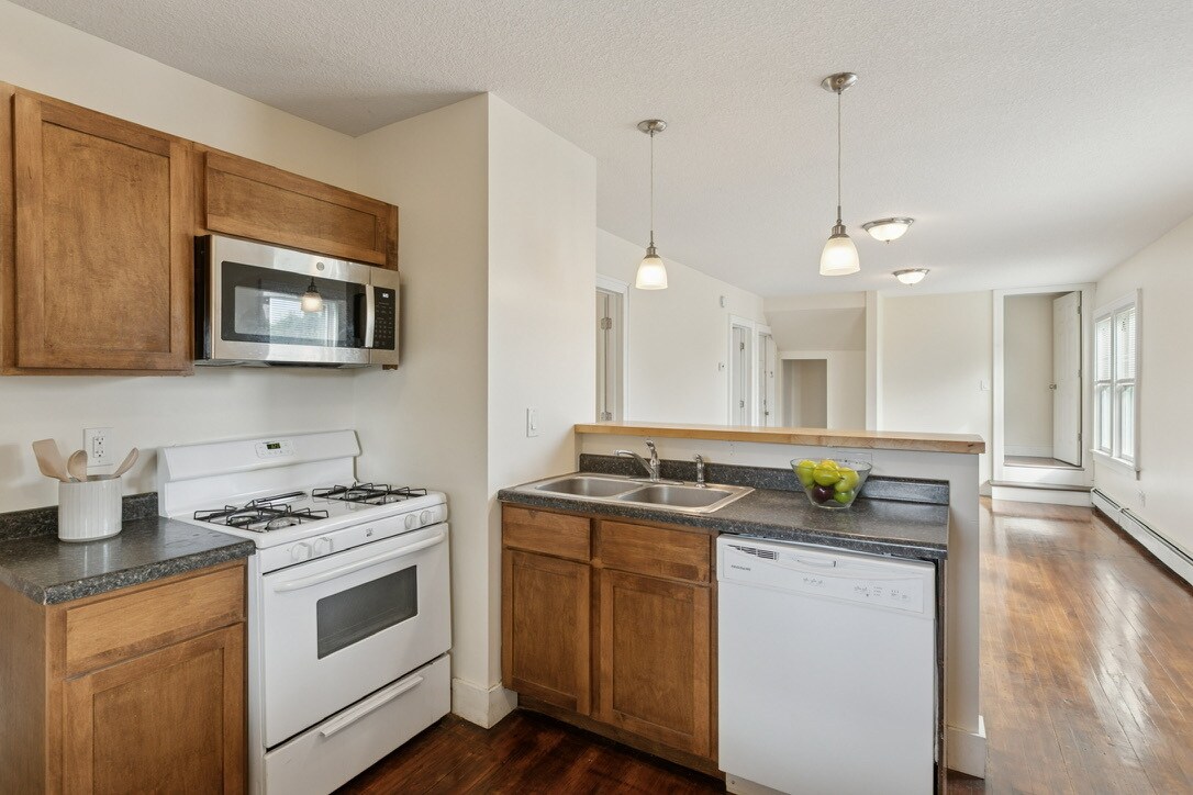 Building Photo - 3242 Hayes St NE